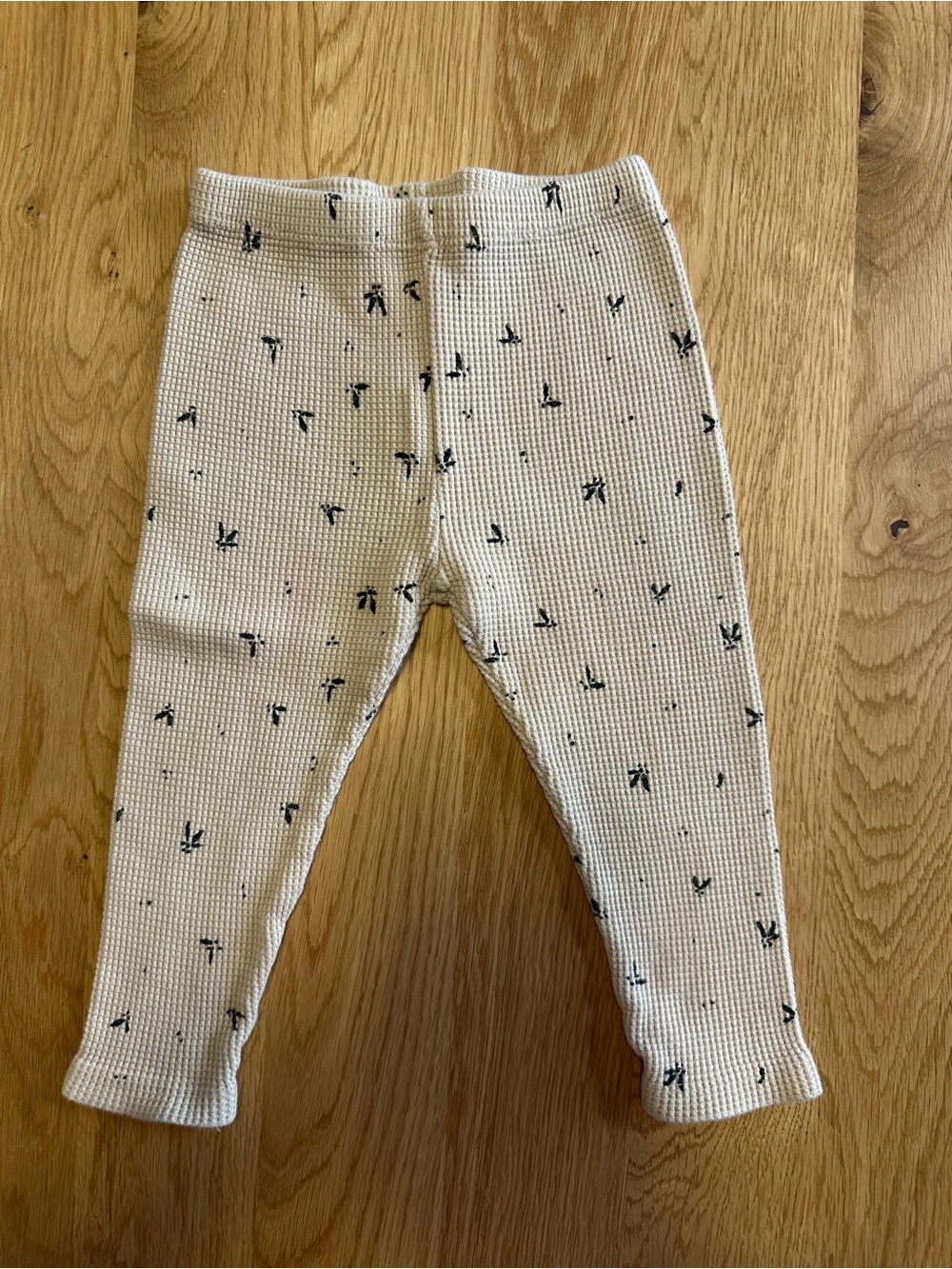 Zara tan Waffle Knit Baby Leggings with Navy leaf Print 12-18months